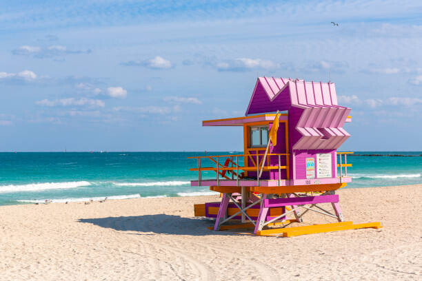 Alexander Spatari Plakát, Obraz - Pink lifeguard hut at South Beach, Miami, USA, Alexander Spatari, 40 × 26.7 cm