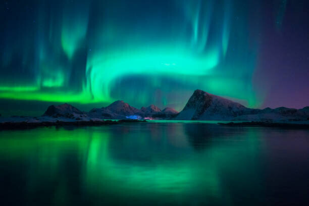 Photos by Tai GinDa Plakát, Obraz - Northern Lights over the Lofoten Islands in Norway, Photos by Tai GinDa, 40 × 26.7 cm