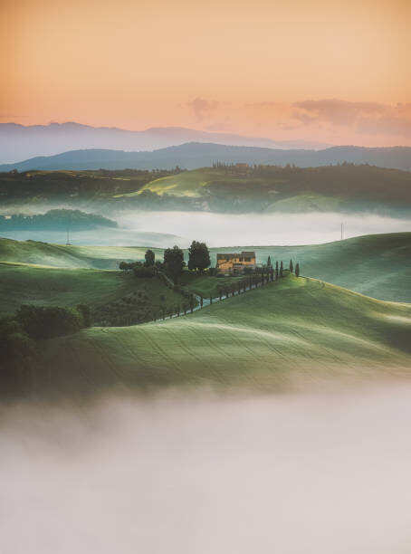 serts Plakát, Obraz - Tuscany sunrise landscape view of green, serts, 30 × 40 cm