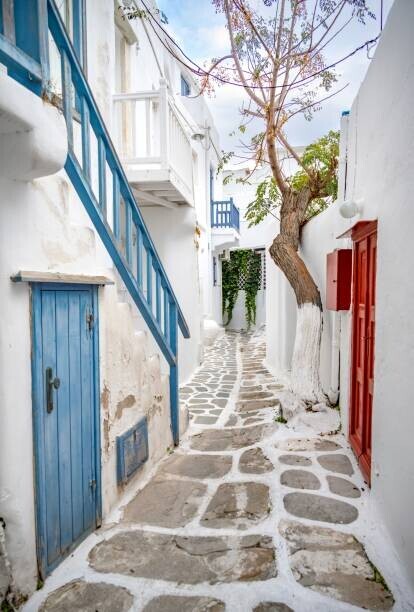 imageBROKER/Mara Brandl Plakát, Obraz - Small alley with white Cycladic houses, imageBROKER/Mara Brandl, 26.7 × 40 cm