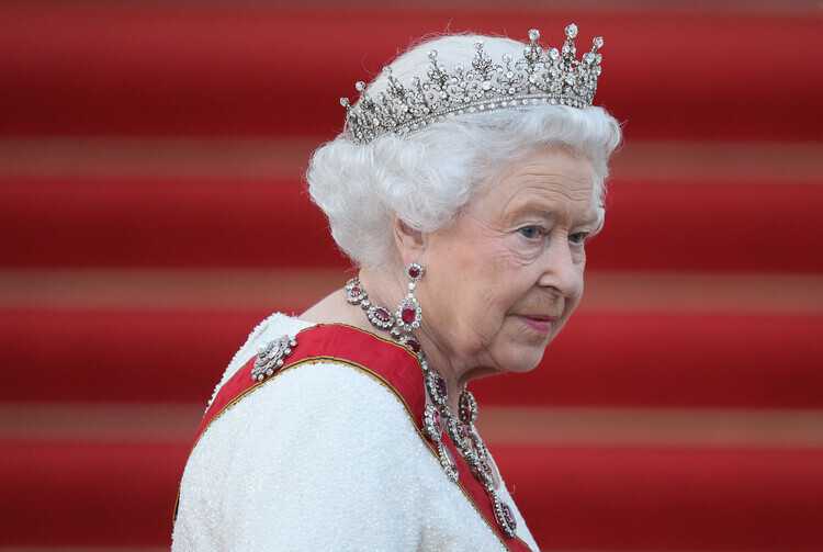 Sean Gallup Plakát, Obraz - Queen Elizabeth II Visits Berlin, 40 × 26.7 cm