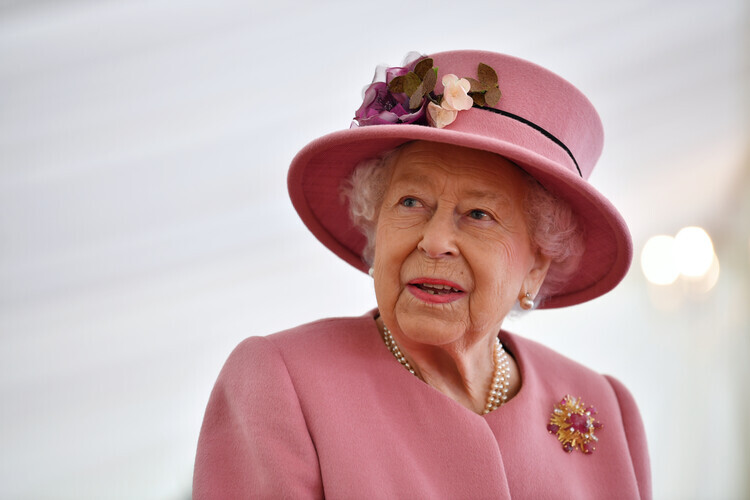 WPA Pool Plakát, Obraz - The Queen Elizabeth II visits the Defence Science and Technology Laboratory, 40 × 26.7 cm