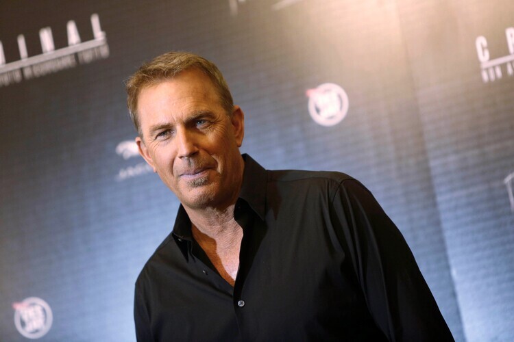 Anadolu Plakát, Obraz - Kevin Costner in Rome for 'Criminal' premiere, 40 × 26.7 cm