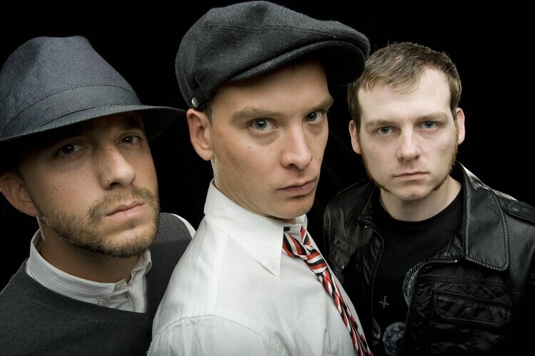Nigel Crane Plakát, Obraz - Alkaline Trio Posed Portraits, 40 × 26.7 cm