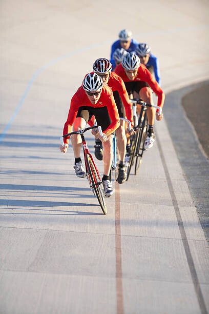 Ryan McVay Plakát, Obraz - Cyclists in action on velodrome track, Ryan McVay, 26.7 × 40 cm