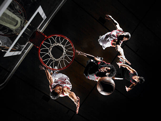 D Miralle Plakát, Obraz - Basketball player dunking ball over opponents,, D Miralle, 40 × 30 cm