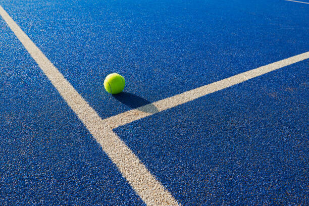 John Lamb Plakát, Obraz - Tennis  ball and service line, John Lamb, 40 × 26.7 cm