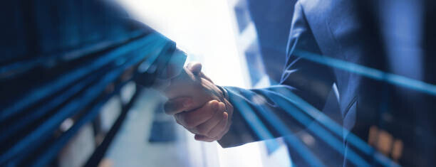 Tippapatt Plakát, Obraz - Businessmen making handshake with partner, greeting,, Tippapatt, 60 × 23.1 cm
