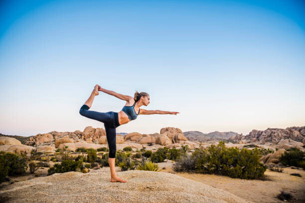 Jacobs Stock Photography Ltd Plakát, Obraz - Hispanic woman performing yoga in desert, Jacobs Stock Photography Ltd, 40 × 26.7 cm