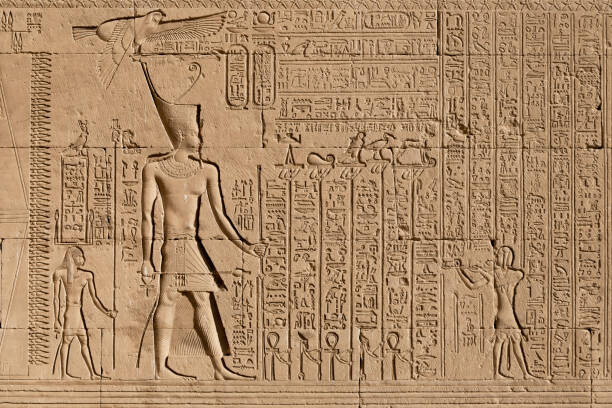 Ibrahim Hamroush Plakát, Obraz - Wall relief at the temple Dendera Temple ., Ibrahim Hamroush, 40 × 26.7 cm