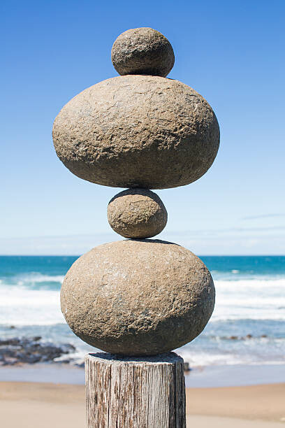 Dimitri Otis Plakát, Obraz - Tower of rocks balancing on a wooden pole, Dimitri Otis, 26.7 × 40 cm