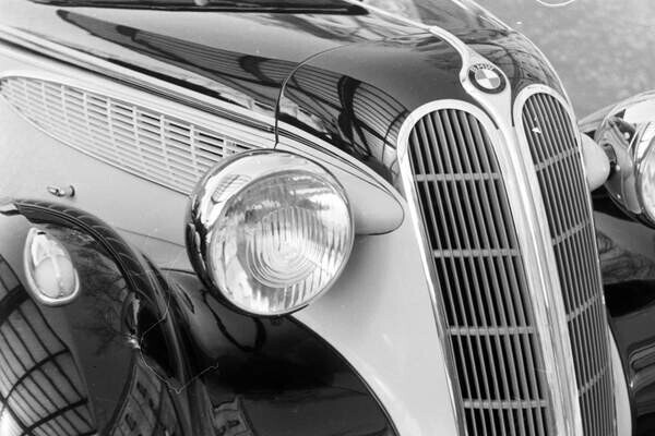 BRIDGEMAN IMAGES Plakát, Obraz - With the new car to the register, Germany 1930s, 40 × 26.7 cm