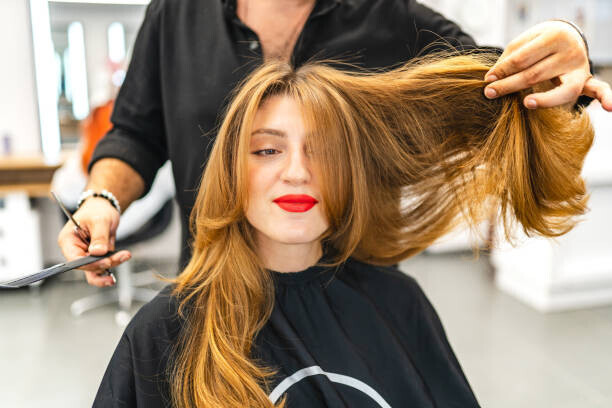 Su Arslanoglu Plakát, Obraz - Beautiful young woman getting her hair cut, Su Arslanoglu, 40 × 26.7 cm