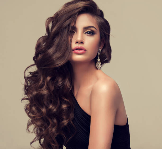 EdwardDerule Plakát, Obraz - Young attractive brunette with voluminous, shiny, EdwardDerule, 40 × 40 cm