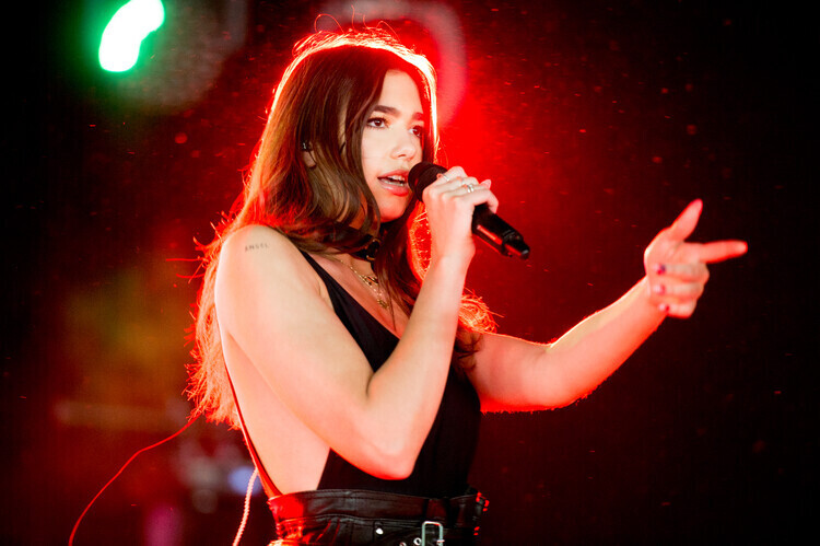 Ollie Millington Plakát, Obraz - Dua Lipa, 40 × 26.7 cm
