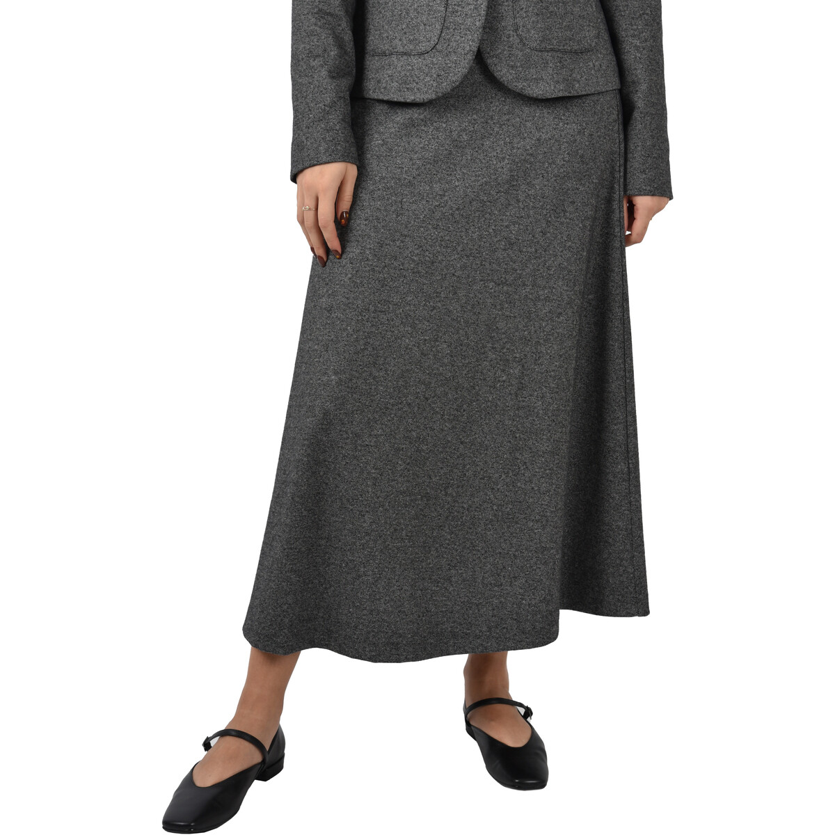 Niu'  AW25410J018  Černá