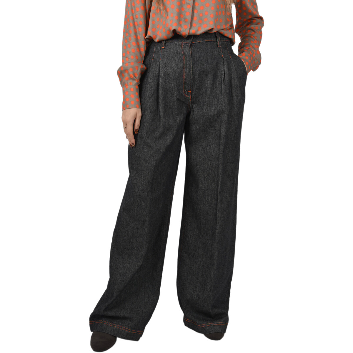 Niu'  AW25230T095  Černá