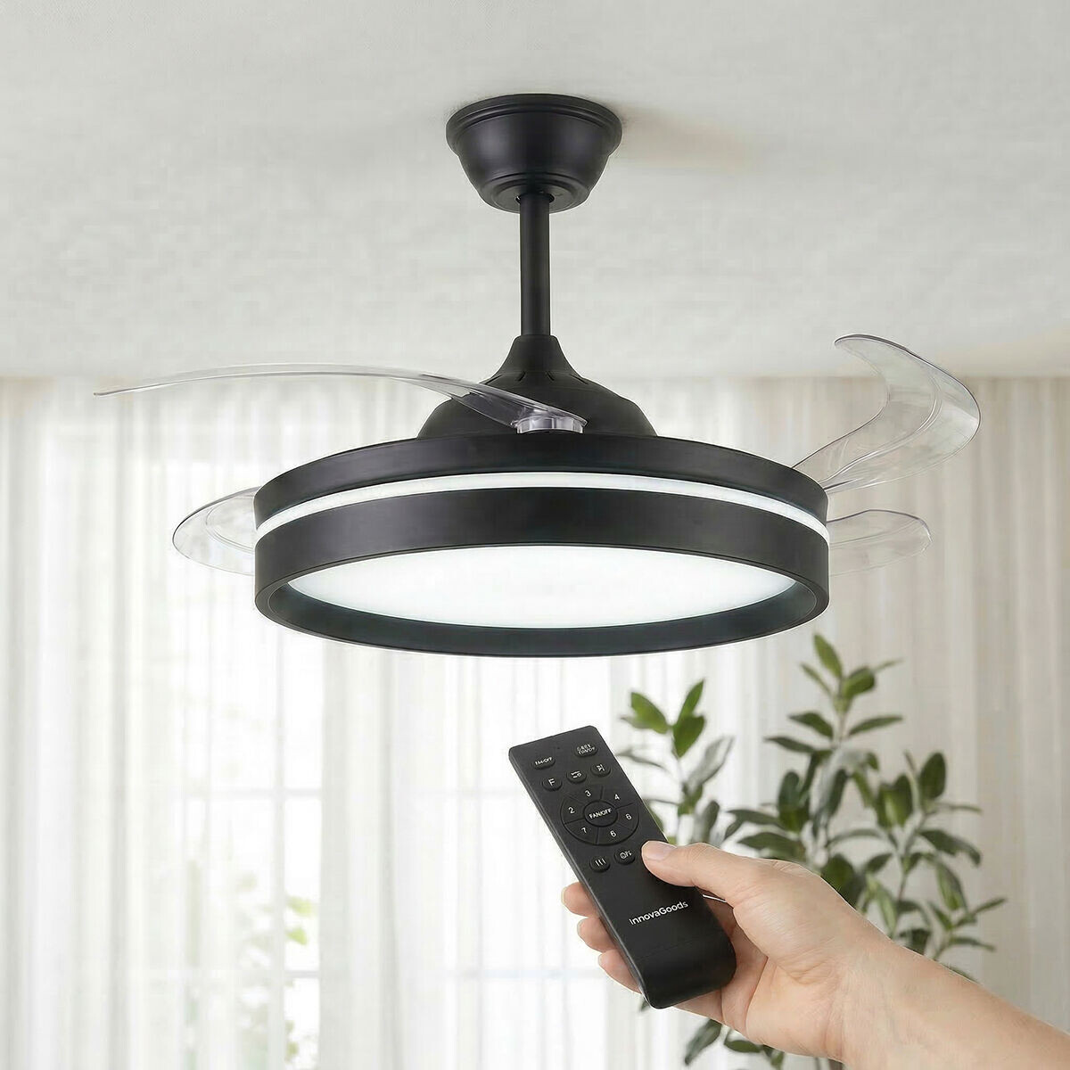 Stropní ventilátor s LED osvětlením, 4 zasouvacími lopatkami a dálkovým ovladačem InnovaGoods