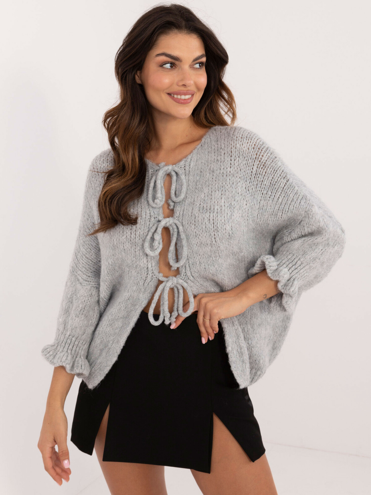 Šedý dámský oversize svetr s 3/4 rukávy MI-SW-2911.91-grey Velikost: ONE SIZE
