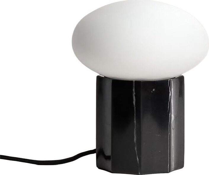 Bílá/černá kovová stolní lampa se skleněným stínidlem (výška 20 cm) Idela – Kave Home