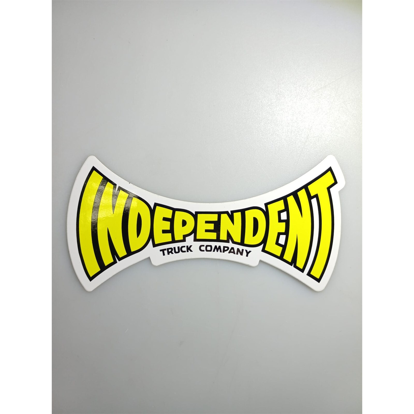 samolepka INDEPENDENT - Bow tie yellow (MULTI) velikost: 15 cm