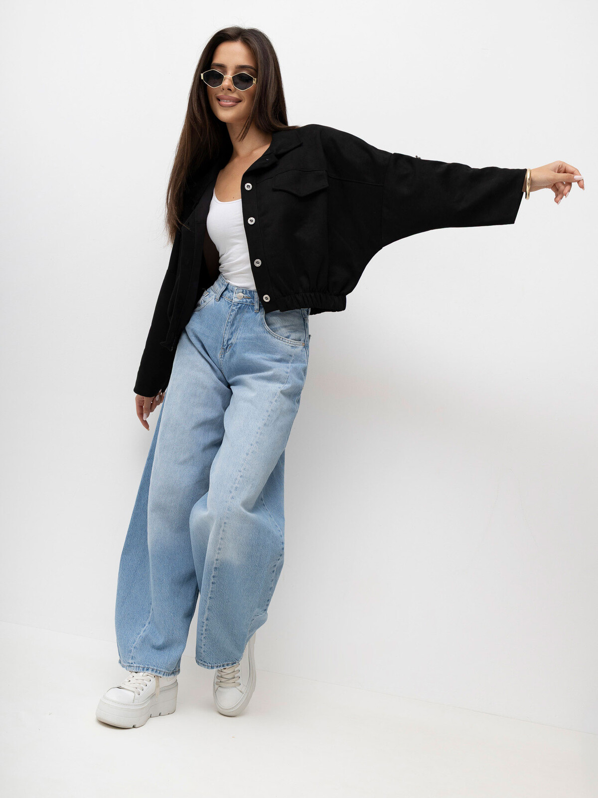 Černá krátká bunda se sametovým efektem