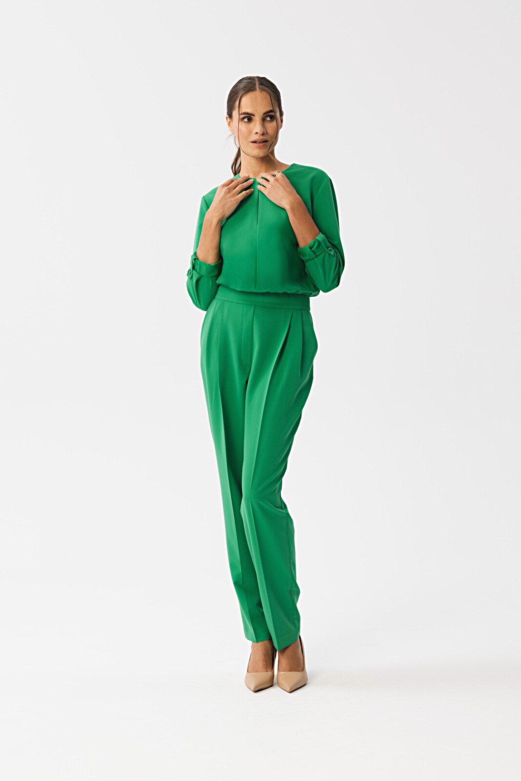 Stylove Woman's Jumpsuit with a split neckline - green