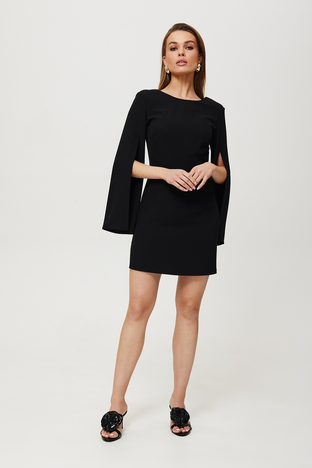 Makover Woman's Mini dress with split sleeves - black