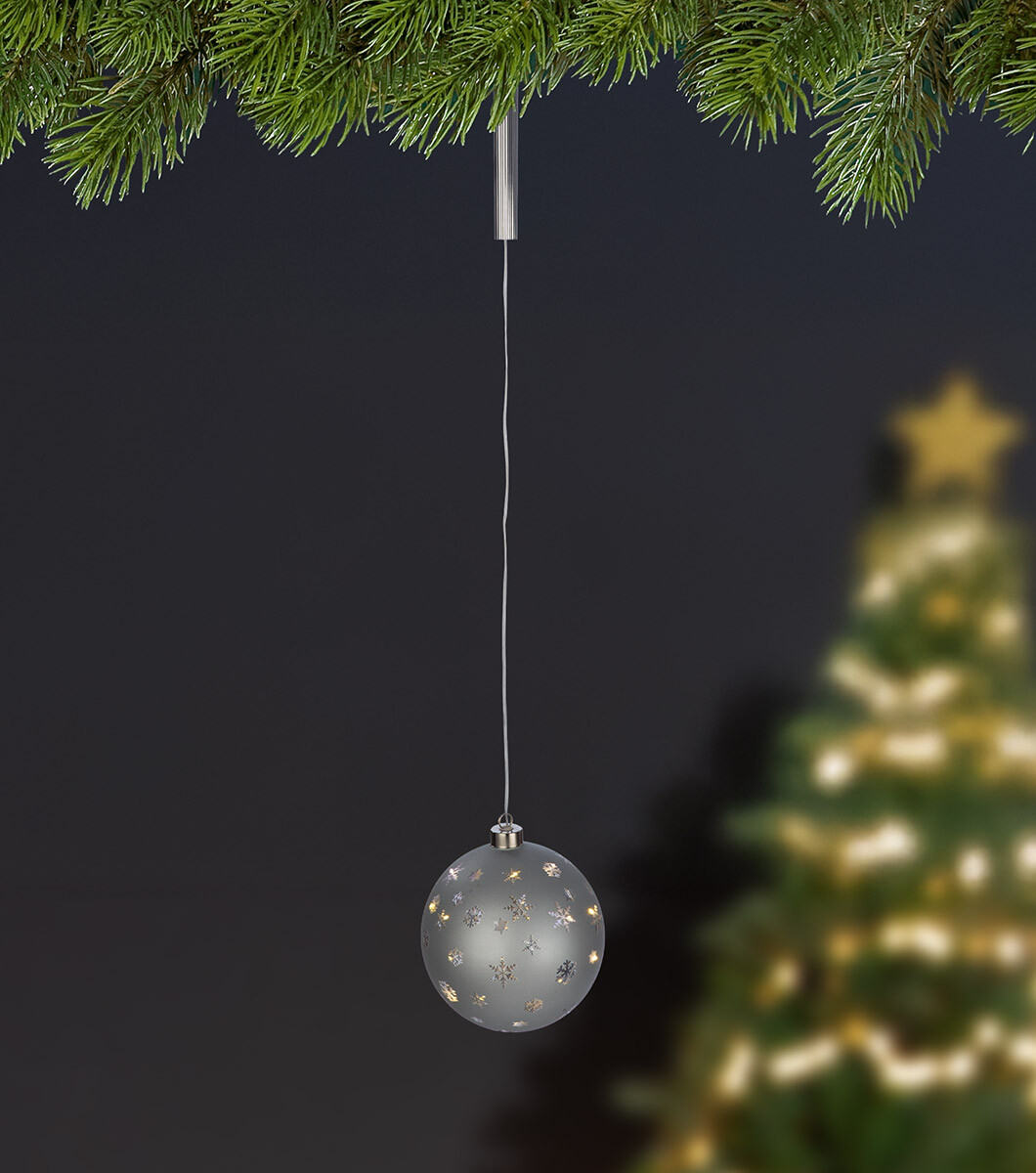 Závěsná LED koule Estella, 76,5 cm