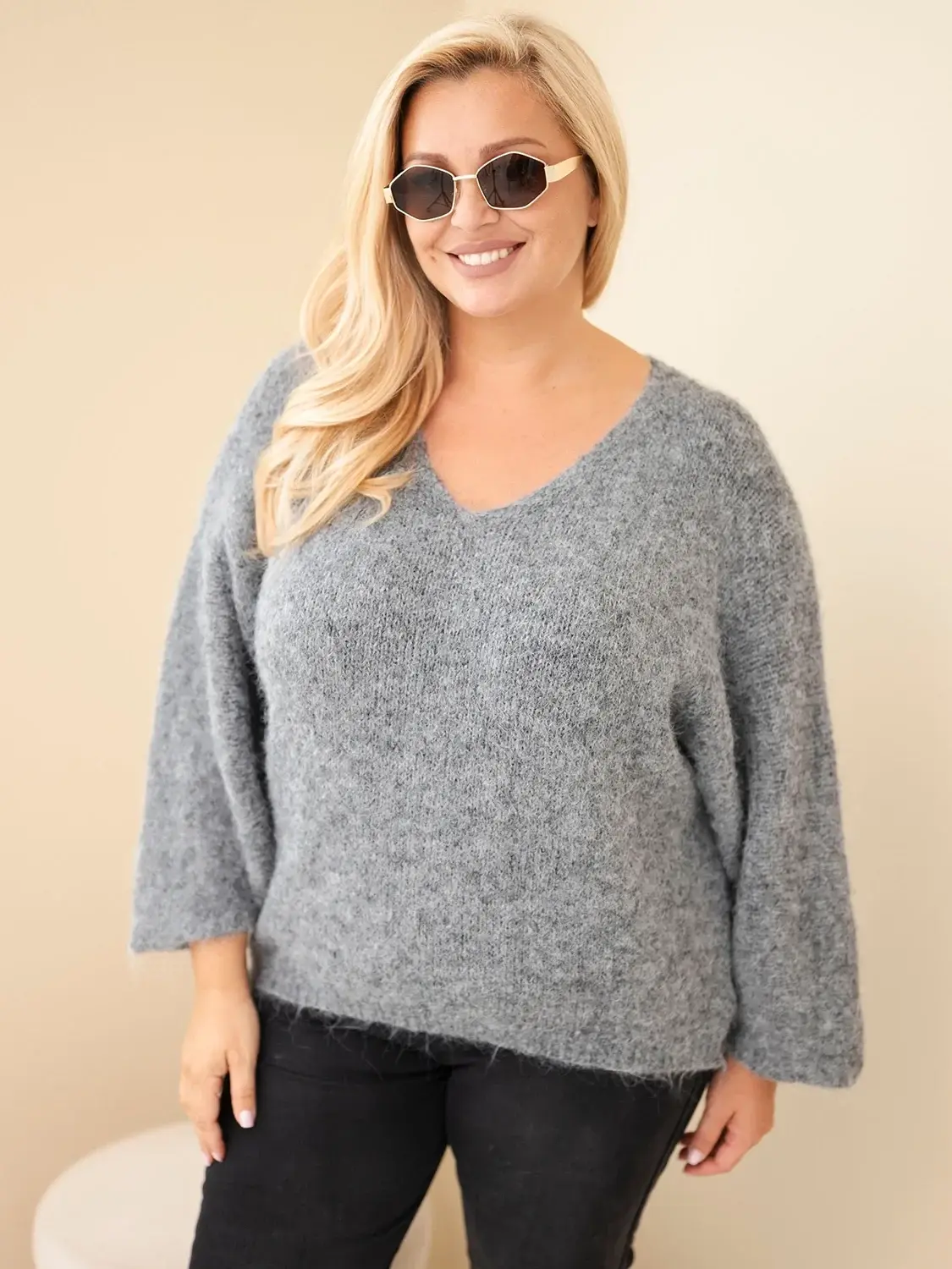Kesi dámský Plus Size svetr s výstřihem do V