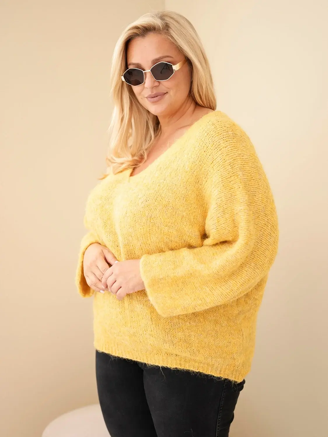 Plus Size svetr s V-výstřihem a širokými rukávy