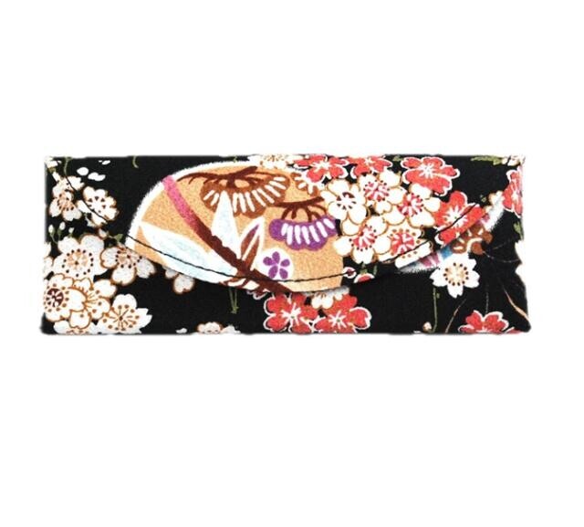 Japonské dámské pouzdro na brýle Black Flowers 112