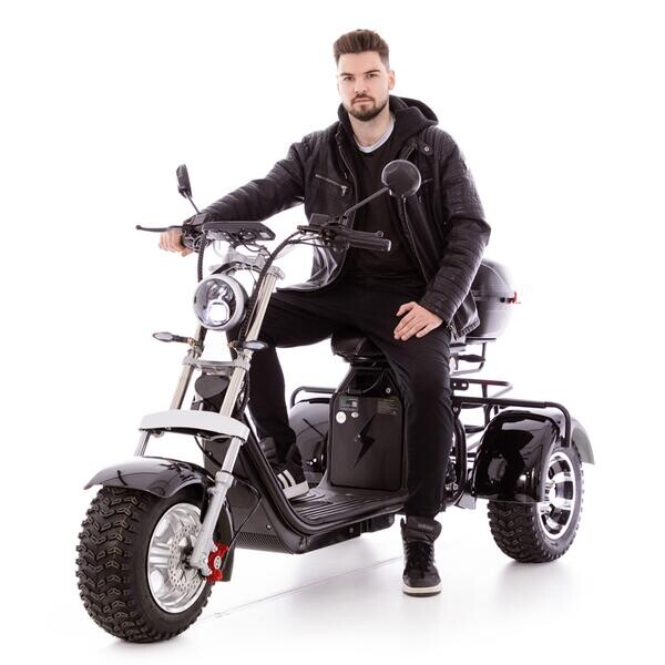 Elektrický CHOPPER UNIZDRAV PRO tříkolový– výkonný 2000 W motor (Výstavní kus)