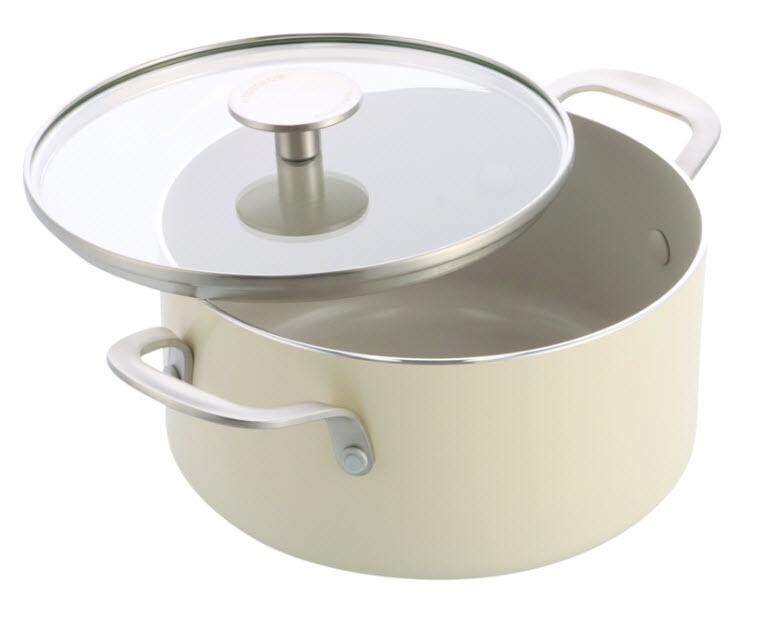 KitchenAid hrnec s poklicí aluminium s keramickým nepřilnavým povrchem 20cm mandlová CC010376-001
