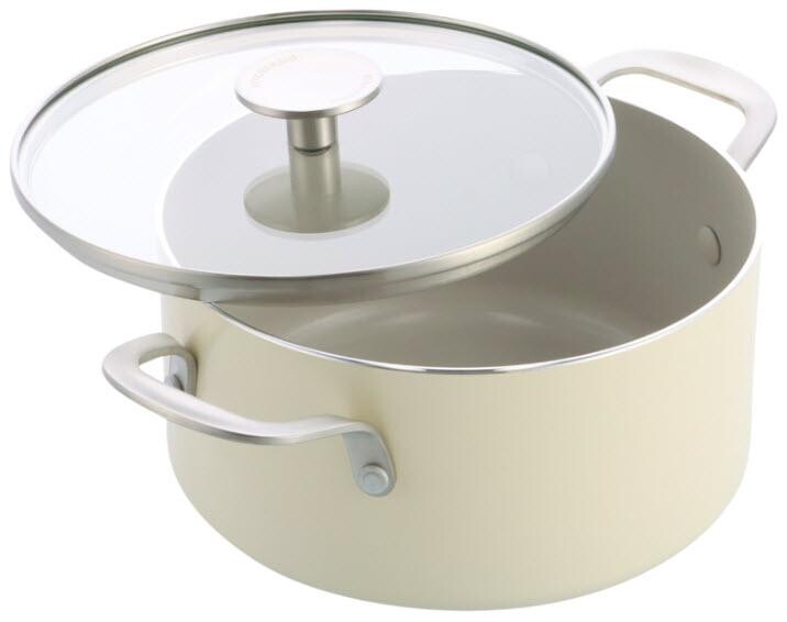 KitchenAid kastrol s poklicí aluminium s keramickým nepřilnavým povrchem 24cm mandlová CC010379-001