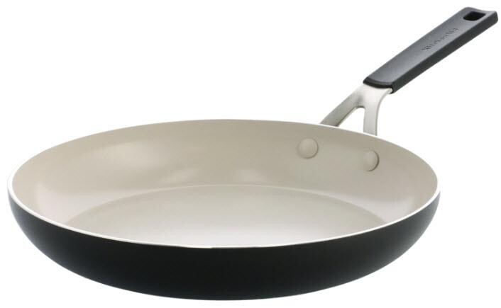 KitchenAid pánev s keramickým nepřilnavým povrchem 24 cm, černá matná CC010435-001