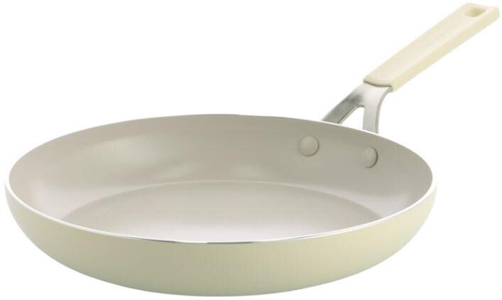 KitchenAid pánev s keramickým nepřilnavým povrchem 28 cm, mandlová CC009718-001