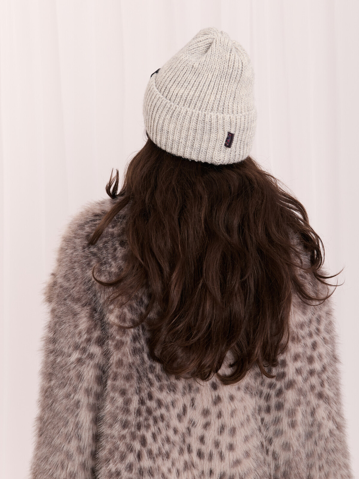 Světle šedá zimní čepice beanie