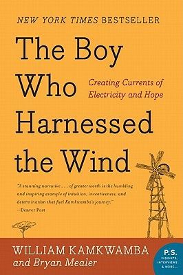 The Boy Who Harnessed the Wind: Creating Currents of Electricity and Hope (Kamkwamba William)(Paperback)