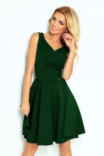 Rozšířené dámské šaty v lahvově zelené barvě s výstřihem ve tvaru srdce model 6703269 - L