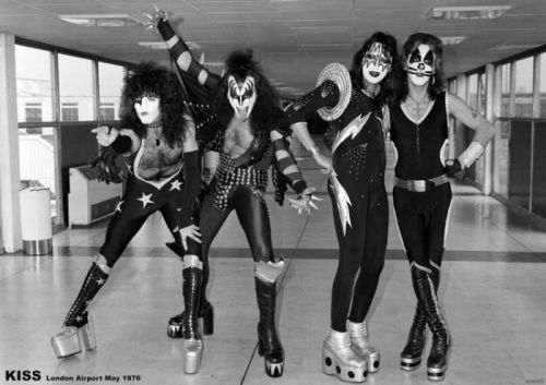 Posters Plakát, Obraz - Kiss- London Airport, May 1975, (84 x 59,4 cm)