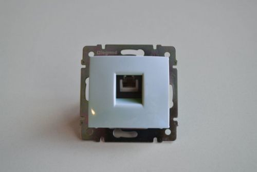 VALENA bílá zásuvka 1 x RJ45 utp cat5e, 774238