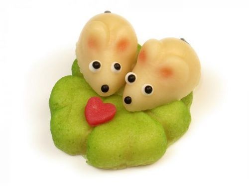Frischmann Dvě myšky na listu - marcipánová figurka na dort