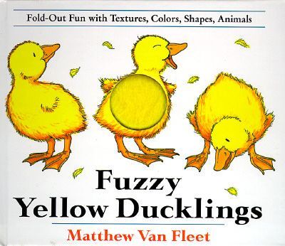 Fuzzy Yellow Ducklings: Fold-Out Fun with Textures, Colors, Shapes, Animals (Van Fleet Matthew)(Pevná vazba)
