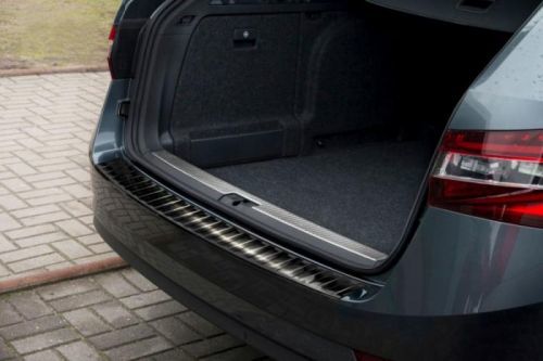 Ochranná lišta hrany kufru Škoda Superb III. 2015- (combi, tmavá)