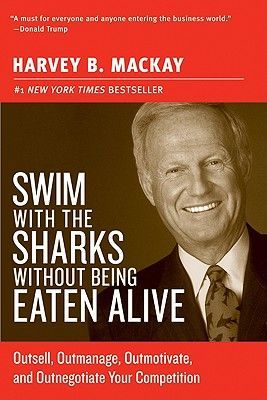 Swim with the Sharks Without Being Eaten Alive: Outsell, Outmanage, Outmotivate, and Outnegotiate Your Competition (MacKay Harvey B.)(Paperback)