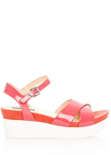 Červené lakované sandály na bílé platformě MTNG Velikost: 38