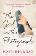 Girl in the Photograph (Riordan Kate)(Paperback)