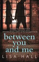 Between You and Me - A Psychological Thriller with a Twist You Won't See Coming (Hall Lisa)(Paperback)