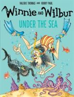 Winnie and Wilbur Under the Sea (Thomas Valerie)(Paperback)